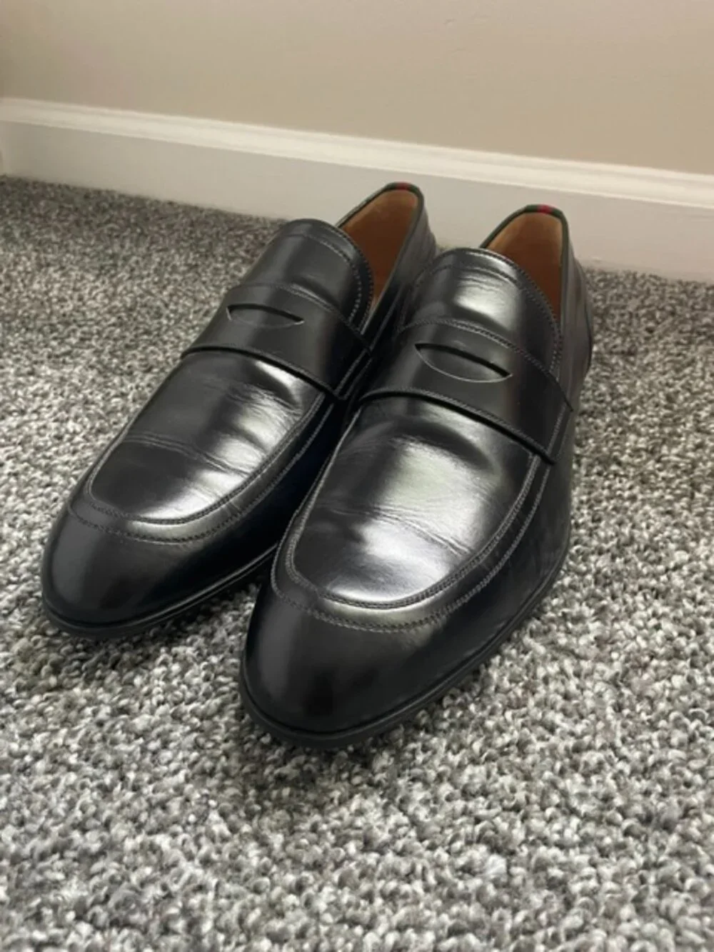 Gucci Men’s Black Leather Penny Loafers Size 10 – Perfect Soles – Classic Luxury